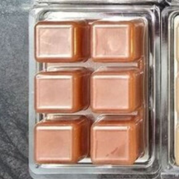 Lot Of 11 Better Homes & Gardens Assorted Flavor Wax Melts 2.5 oz Each - Picture 3 of 3